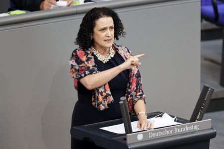 235. Sitzung des Deutschen Bundestages in Berlin