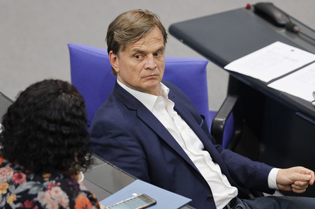 235. Sitzung des Deutschen Bundestages in Berlin