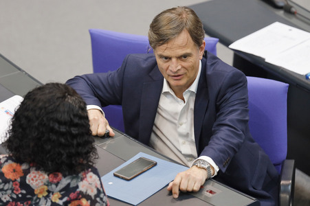 235. Sitzung des Deutschen Bundestages in Berlin