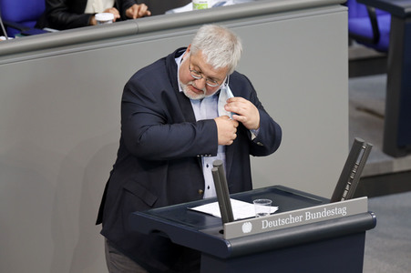 235. Sitzung des Deutschen Bundestages in Berlin