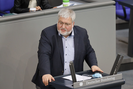 235. Sitzung des Deutschen Bundestages in Berlin