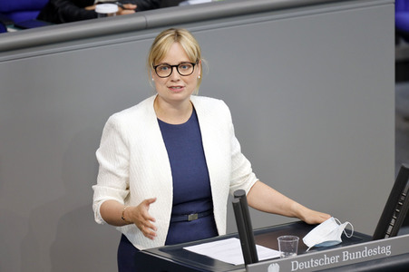 235. Sitzung des Deutschen Bundestages in Berlin