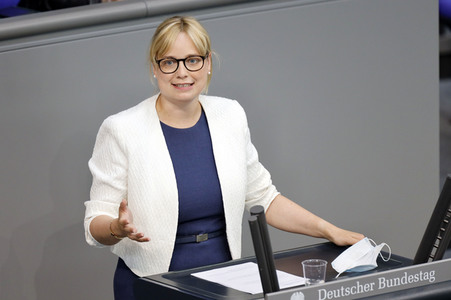 235. Sitzung des Deutschen Bundestages in Berlin