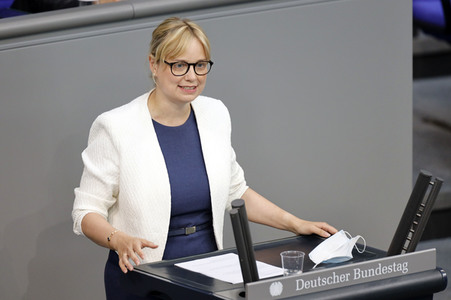 235. Sitzung des Deutschen Bundestages in Berlin