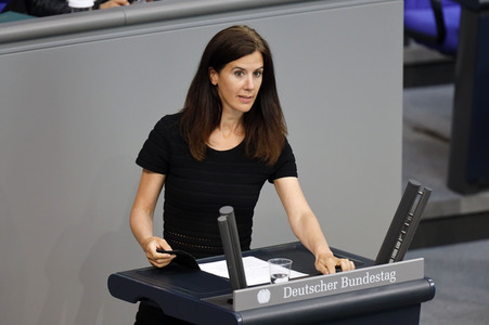 235. Sitzung des Deutschen Bundestages in Berlin