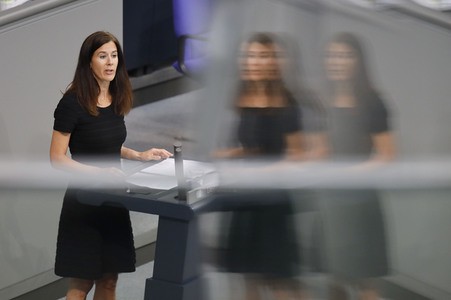 235. Sitzung des Deutschen Bundestages in Berlin