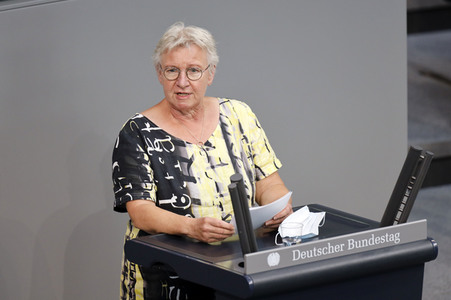 235. Sitzung des Deutschen Bundestages in Berlin