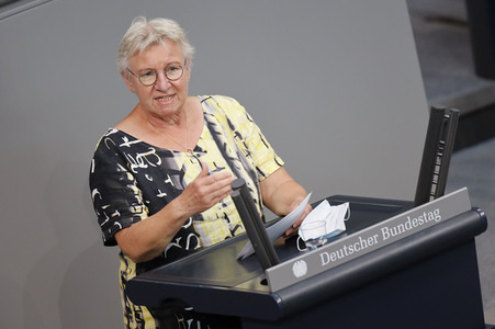 235. Sitzung des Deutschen Bundestages in Berlin