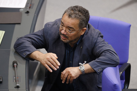 235. Sitzung des Deutschen Bundestages in Berlin