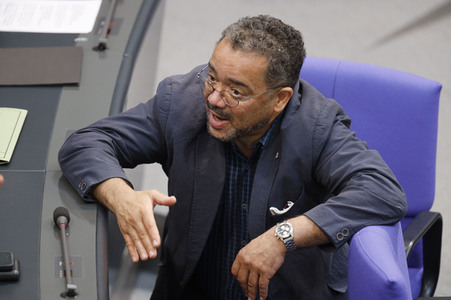 235. Sitzung des Deutschen Bundestages in Berlin