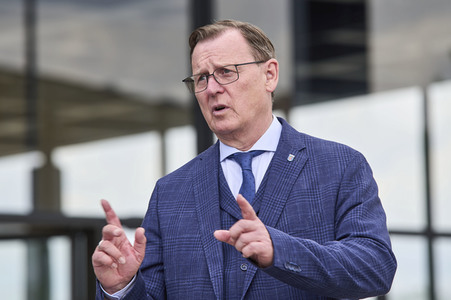 Ministerpräsidenten der Länder besuchen die Neue Nationalgalerie in Berlin