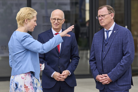 Ministerpräsidenten der Länder besuchen die Neue Nationalgalerie in Berlin