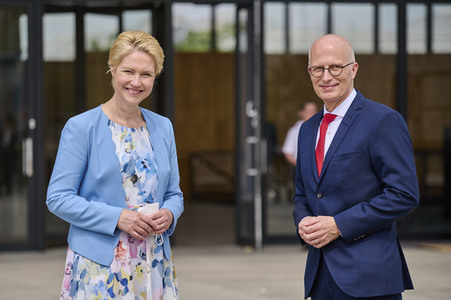 Ministerpräsidenten der Länder besuchen die Neue Nationalgalerie in Berlin