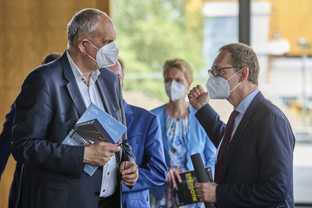 Ministerpräsidenten der Länder besuchen die Neue Nationalgalerie in Berlin