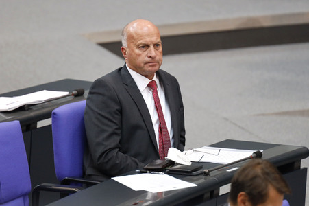 235. Sitzung des Deutschen Bundestages in Berlin