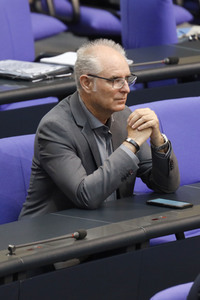 235. Sitzung des Deutschen Bundestages in Berlin