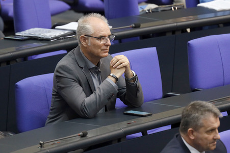 235. Sitzung des Deutschen Bundestages in Berlin