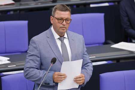 235. Sitzung des Deutschen Bundestages in Berlin