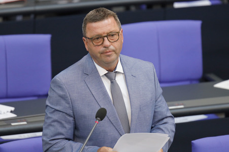 235. Sitzung des Deutschen Bundestages in Berlin