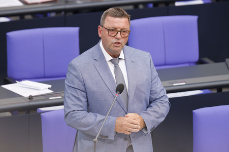 235. Sitzung des Deutschen Bundestages in Berlin