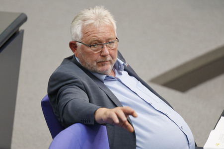 235. Sitzung des Deutschen Bundestages in Berlin