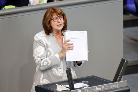 235. Sitzung des Deutschen Bundestages in Berlin