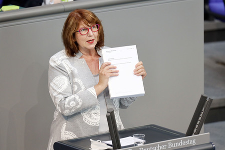 235. Sitzung des Deutschen Bundestages in Berlin