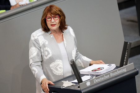 235. Sitzung des Deutschen Bundestages in Berlin