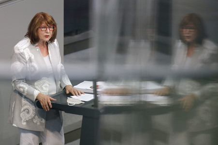 235. Sitzung des Deutschen Bundestages in Berlin