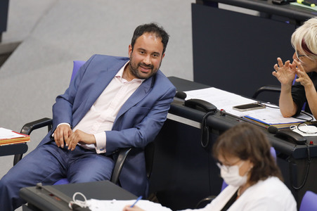 235. Sitzung des Deutschen Bundestages in Berlin