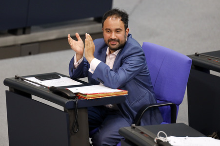 235. Sitzung des Deutschen Bundestages in Berlin