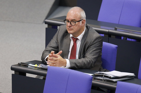 235. Sitzung des Deutschen Bundestages in Berlin