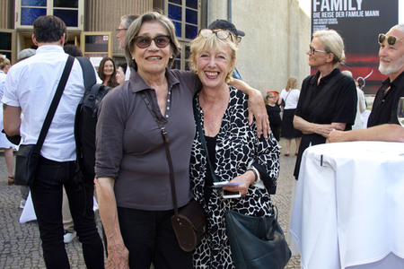 Theaterpremiere 'Amazing Family' in Berlin