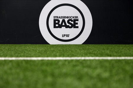 Scheckübergabe Lukas Podolski Stiftung in Köln