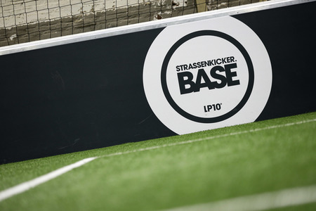 Scheckübergabe Lukas Podolski Stiftung in Köln