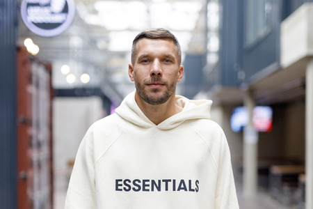 Scheckübergabe Lukas Podolski Stiftung in Köln