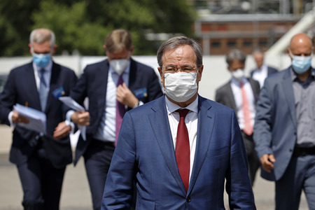 Inbetriebnahme der Wasserstoffelektrolyse REFHYNE Anlage von Shell in Wesseling