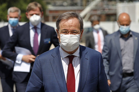 Inbetriebnahme der Wasserstoffelektrolyse REFHYNE Anlage von Shell in Wesseling