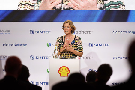 Inbetriebnahme der Wasserstoffelektrolyse REFHYNE Anlage von Shell in Wesseling