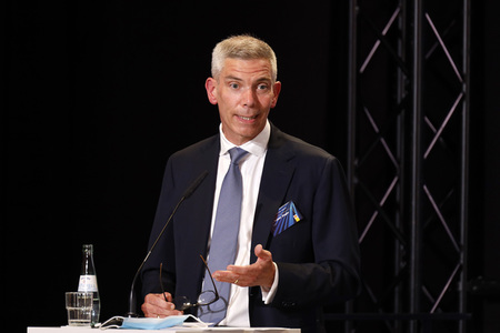 Inbetriebnahme der Wasserstoffelektrolyse REFHYNE Anlage von Shell in Wesseling