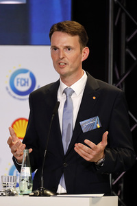Inbetriebnahme der Wasserstoffelektrolyse REFHYNE Anlage von Shell in Wesseling