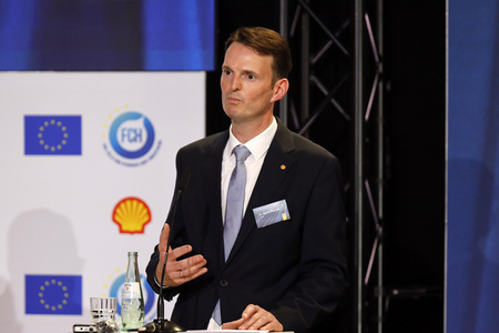 Inbetriebnahme der Wasserstoffelektrolyse REFHYNE Anlage von Shell in Wesseling