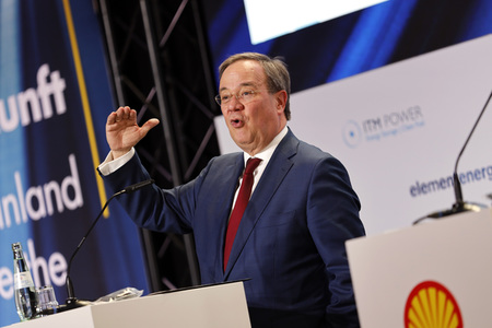 Inbetriebnahme der Wasserstoffelektrolyse REFHYNE Anlage von Shell in Wesseling