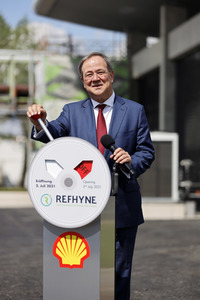 Inbetriebnahme der Wasserstoffelektrolyse REFHYNE Anlage von Shell in Wesseling