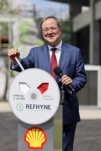 Inbetriebnahme der Wasserstoffelektrolyse REFHYNE Anlage von Shell in Wesseling
