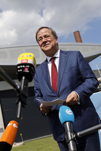 Inbetriebnahme der Wasserstoffelektrolyse REFHYNE Anlage von Shell in Wesseling