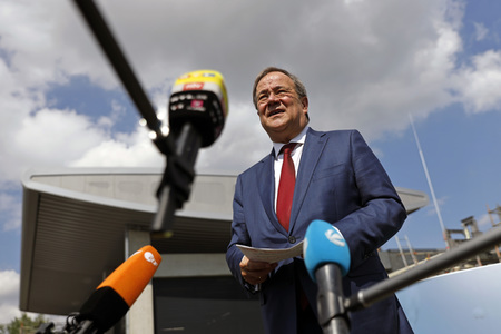 Inbetriebnahme der Wasserstoffelektrolyse REFHYNE Anlage von Shell in Wesseling