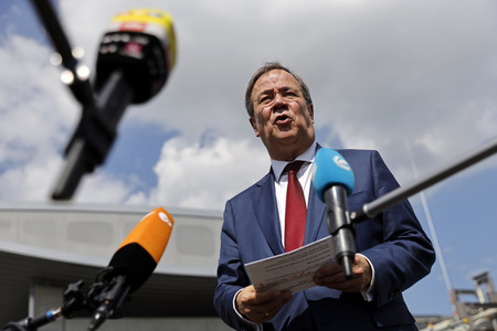 Inbetriebnahme der Wasserstoffelektrolyse REFHYNE Anlage von Shell in Wesseling