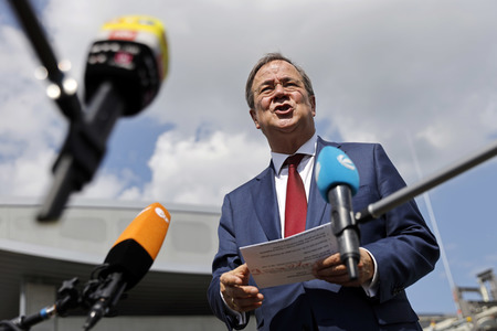 Inbetriebnahme der Wasserstoffelektrolyse REFHYNE Anlage von Shell in Wesseling