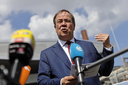 Inbetriebnahme der Wasserstoffelektrolyse REFHYNE Anlage von Shell in Wesseling